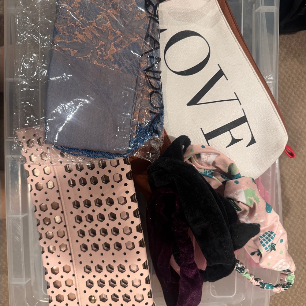 Assorted Accessories bundle - image 1